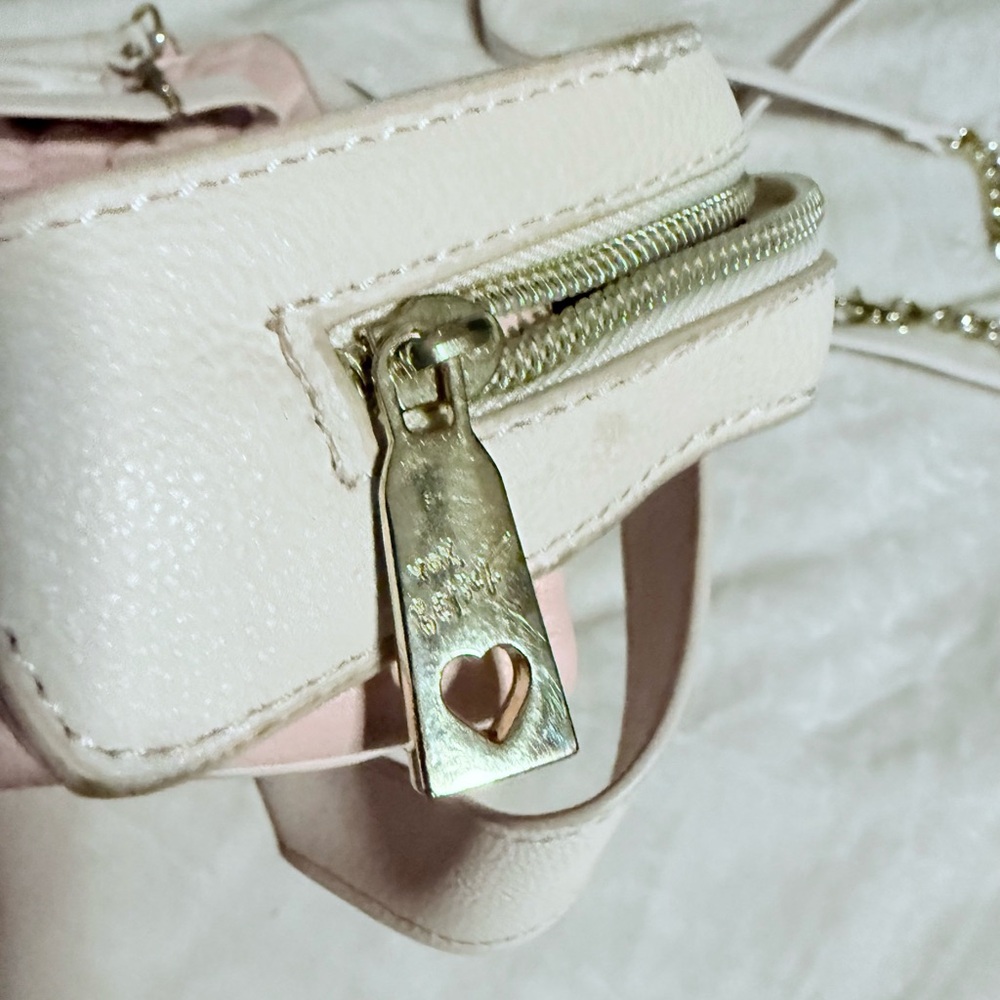 🌸BETSEY JOHNSON PURSE WITH SHOULDER STRAPS & ATTACHABLE CROSSBODY STRAP - Picture 11 of 13